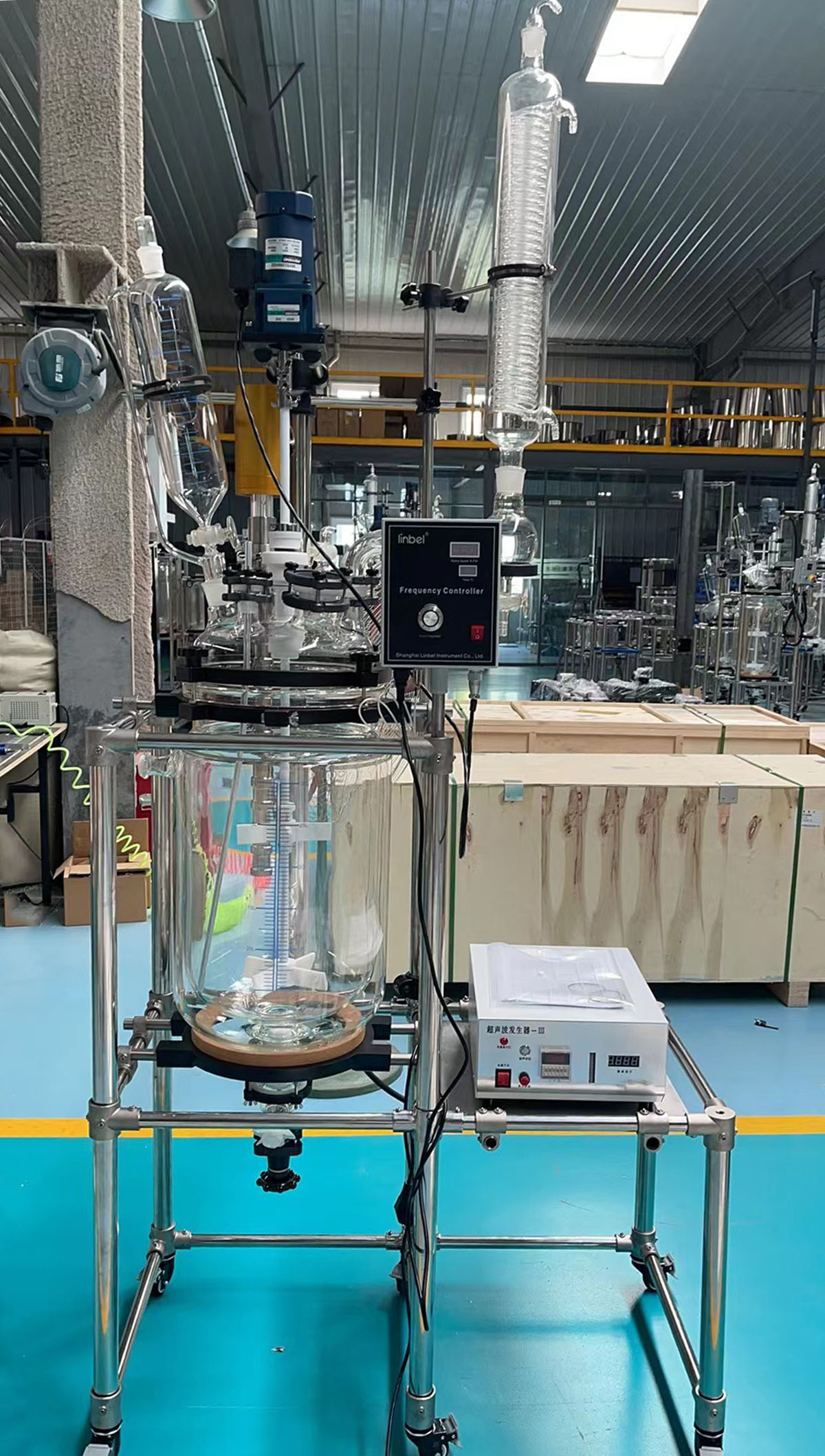 Ultrasonic glass reactor