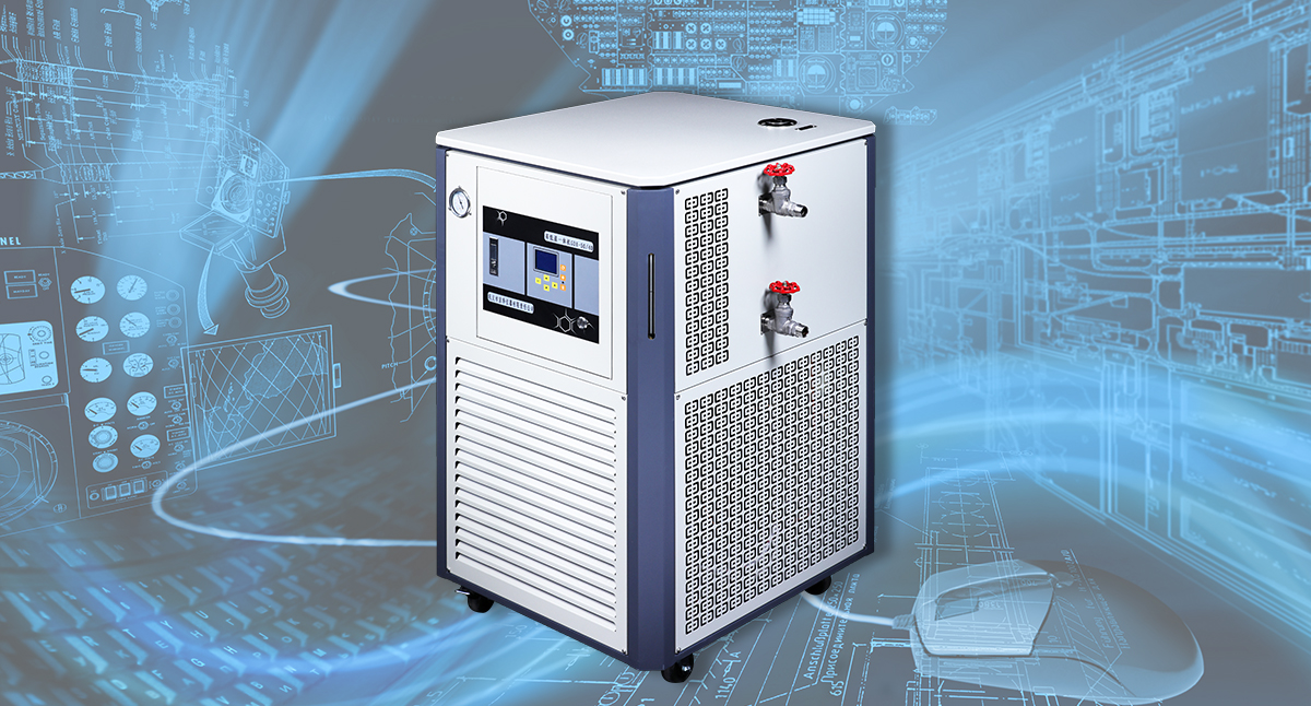 How does the heating circulator control temperature?