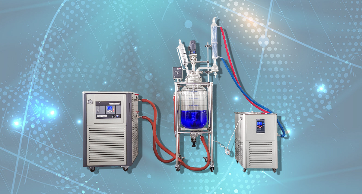What are the electrical safety considerations when using a double layer glass reactor in the laboratory?
